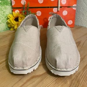 Sketchers Bobs slip on tan shoes